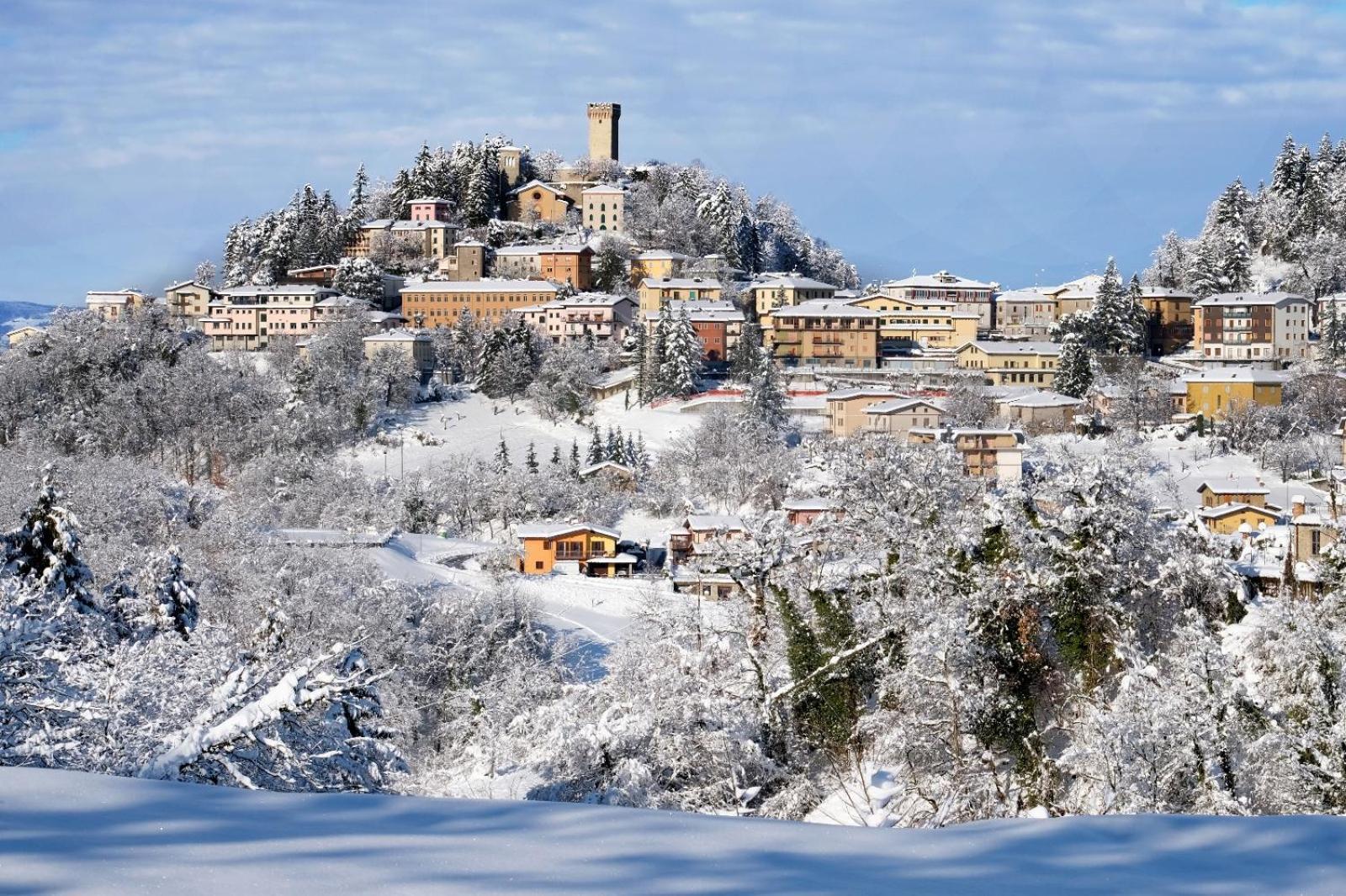 Torre Antica Montese Appartamento 1 ภายนอก รูปภาพ